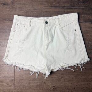 Women’s White Frayed Hem Denim Shorts